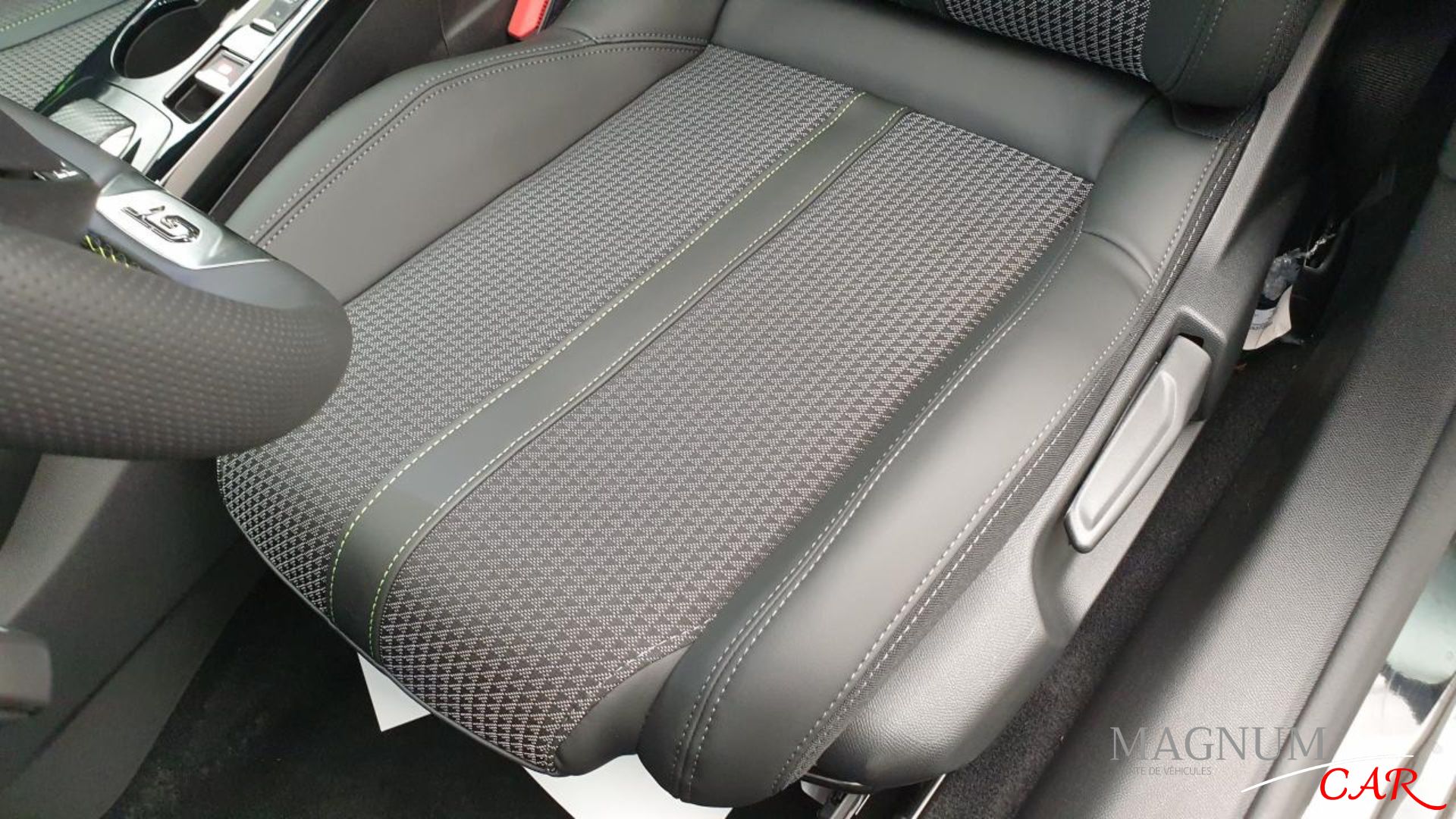 PEUGEOT 208 Sellerie AVANT Tissu surpiqûres Vert Adamite