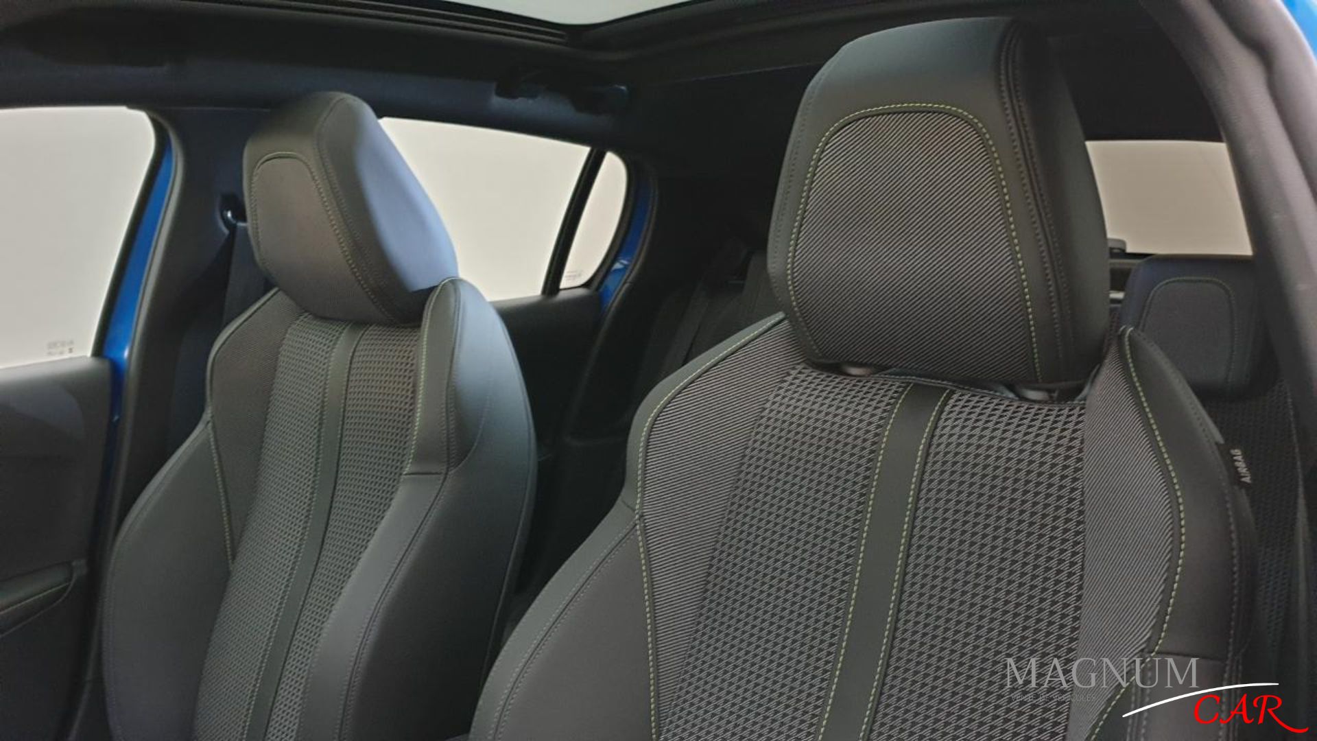 Sellerie Tissu tri matière avec surpiqûres Vert Adamite de la Nouvelle PEUGEOT 208