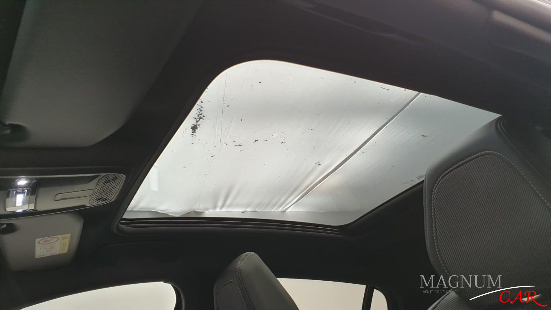 PEUGEOT 208 Toit panoramique fixe