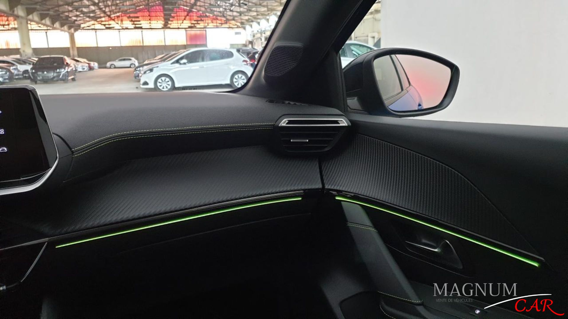 Eclairage d'ambiance 8 couleurs de la Nouvelle PEUGEOT 208