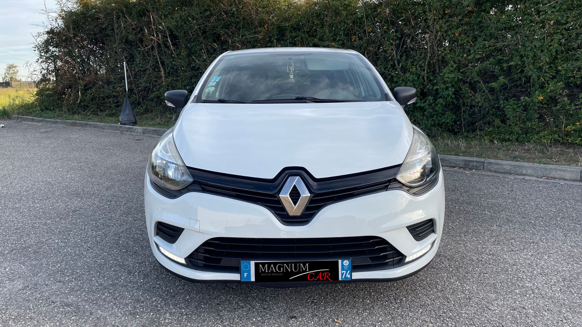 avant d'une Clio 4 1.5 dci 75 ch Trend 2017 CarPlay