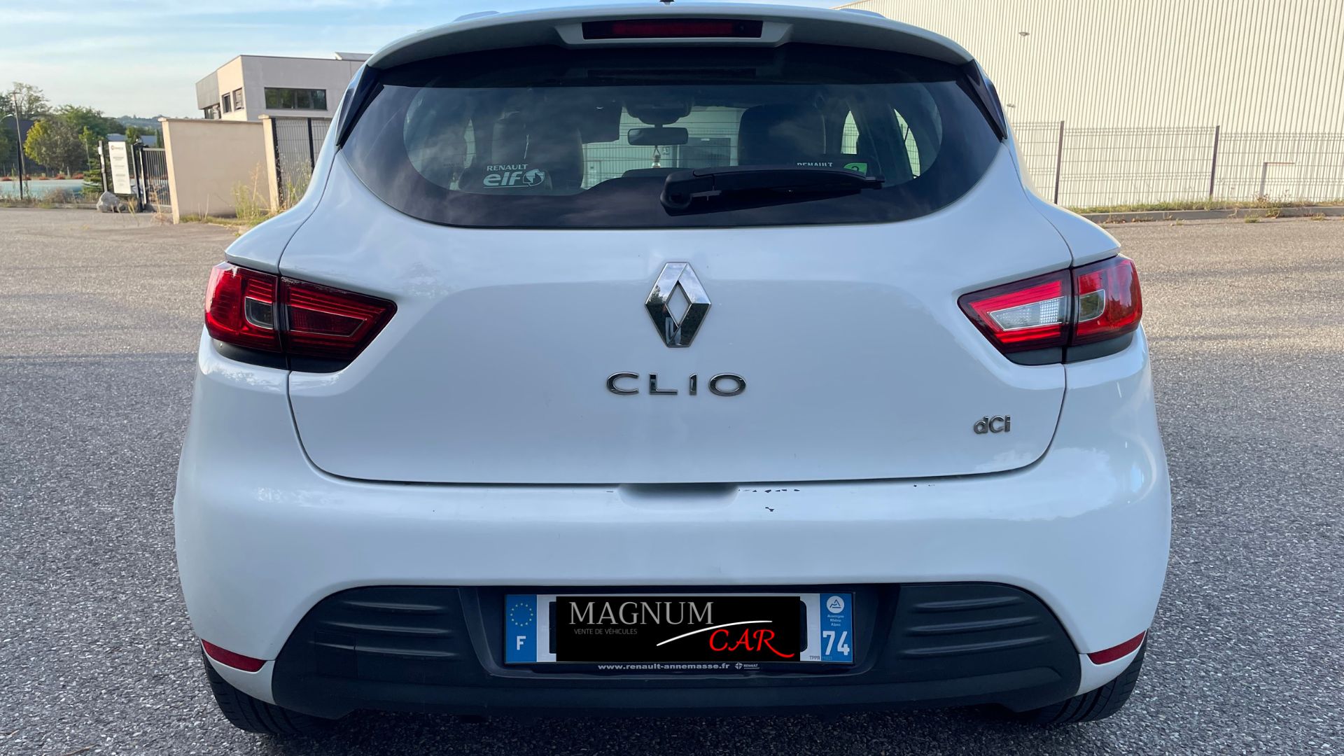 arrière d'une Clio 4 1.5 dci 75 ch Trend 2017 CarPlay
